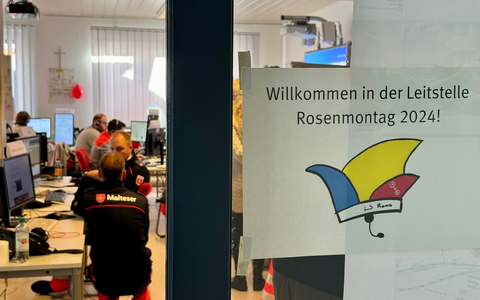 FW Mainz: Bilanz des Rosenmontags aus Sicht von Feuerwehr und Sanitätsdienst - Foto: presseportal.de