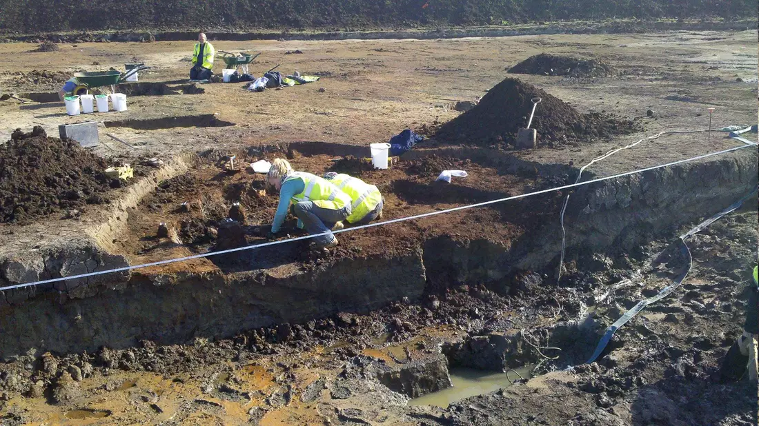 Ddie Ausgrabungsstätte im mittelenglischen Aylesbury. - Bild: -/Oxford Archaeology/dpa