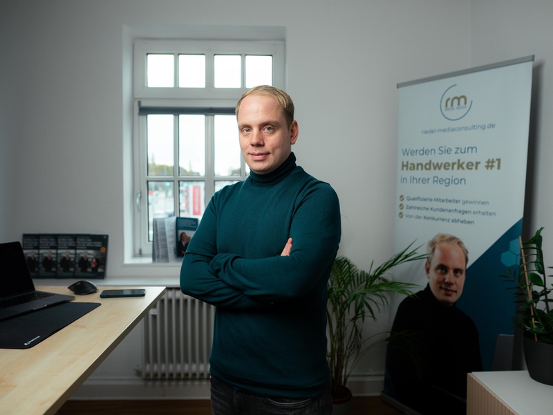 Marketing-Trends im Jahr 2024: Patrick Riedel von der Riedel Media Consulting GmbH erklärt, auf welche Strategie Handwerker im neuen Jahr setzen sollten - Foto: presseportal.de