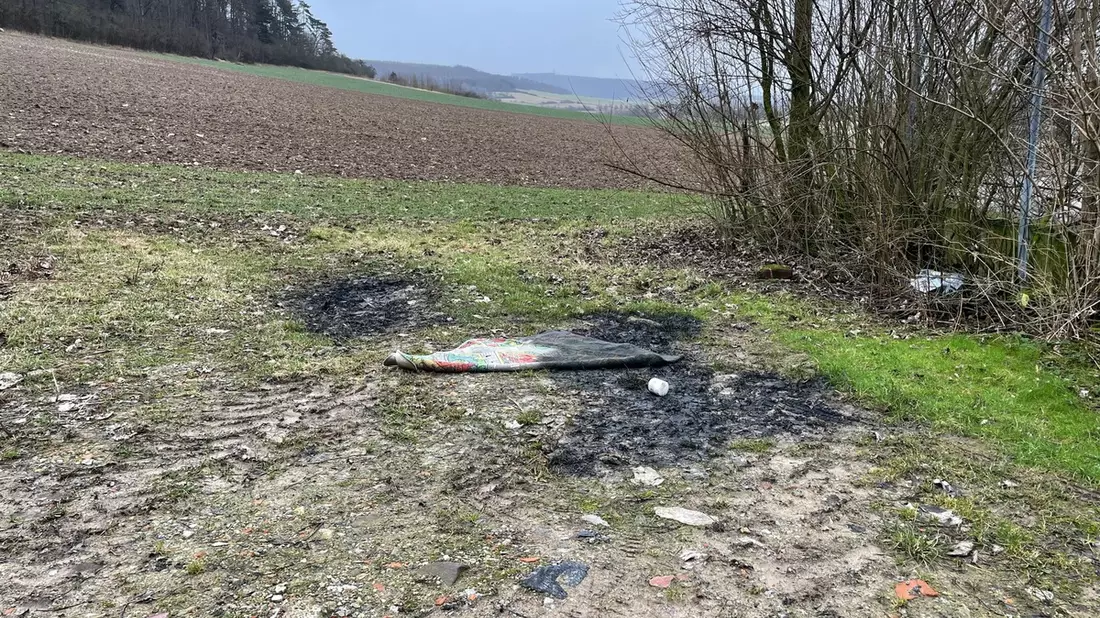 POL-NOM: Bodenverunreinigung nach Ölwechsel in der Feldmark von Billerbeck/ Unerlaubter Umgang mit Abfällen/ Zeugenaufruf - Bild: presseportal.de