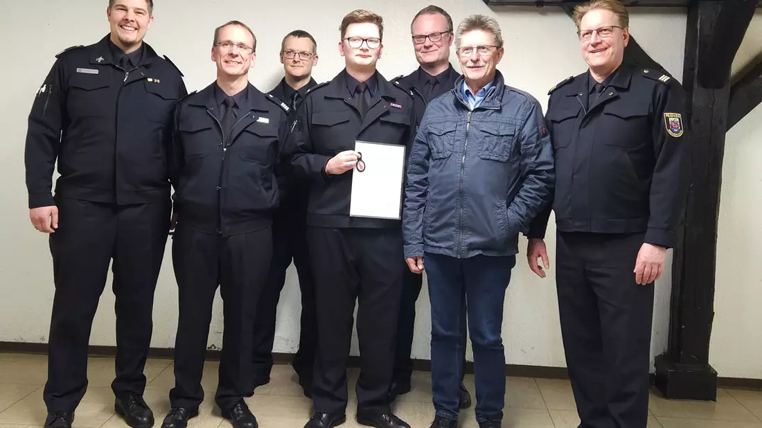 FW Bremerhaven: Wehrführung der Freiwilligen Feuerwehr Weddewarden neu gewählt - Bild: presseportal.de
