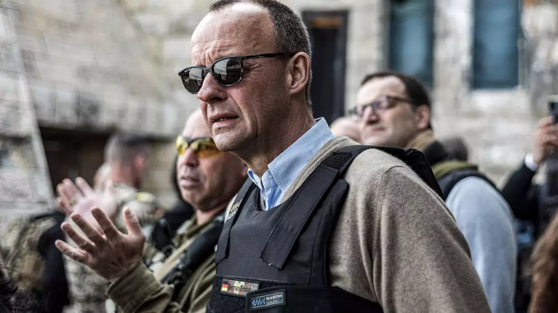 Friedrich Merz im Norden Israels an der libanesischen Grenze. - Bild: Ilia Yefimovich/dpa