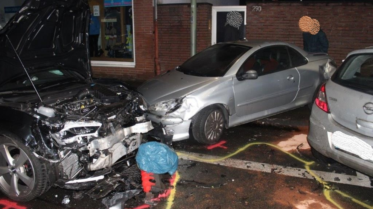 POL-DU: Rheinhausen: Verkehrsunfall beim Wendemanöver - drei Verletzte - Foto: presseportal.de