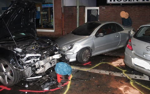 POL-DU: Rheinhausen: Verkehrsunfall beim Wendemanöver - drei Verletzte - Foto: presseportal.de