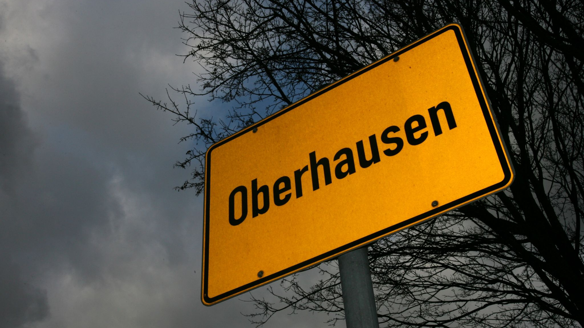 Am Hauptbahnhof in Oberhausen war es am Samstagabend zu einer Gewalttat gekommen: Ein 17-jähriger Ukrainer starb. - Foto: Franz-Peter Tschauner/dpa