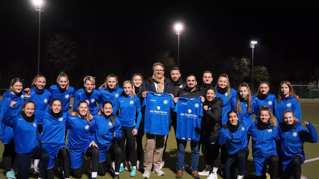 Die Bayerische wird Hauptsponsor des FFC Wacker München: Eine starke Partnerschaft für den Frauenfußball - Bild: presseportal.de
