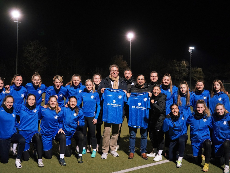 Die Bayerische wird Hauptsponsor des FFC Wacker München: Eine starke Partnerschaft für den Frauenfußball - Foto: presseportal.de