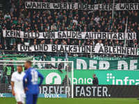 Seit Monaten protestieren die aktiven Fanszenen in Deutschland gegen die Investoren-Pläne der DFL. - Foto: Daniel Karmann/dpa