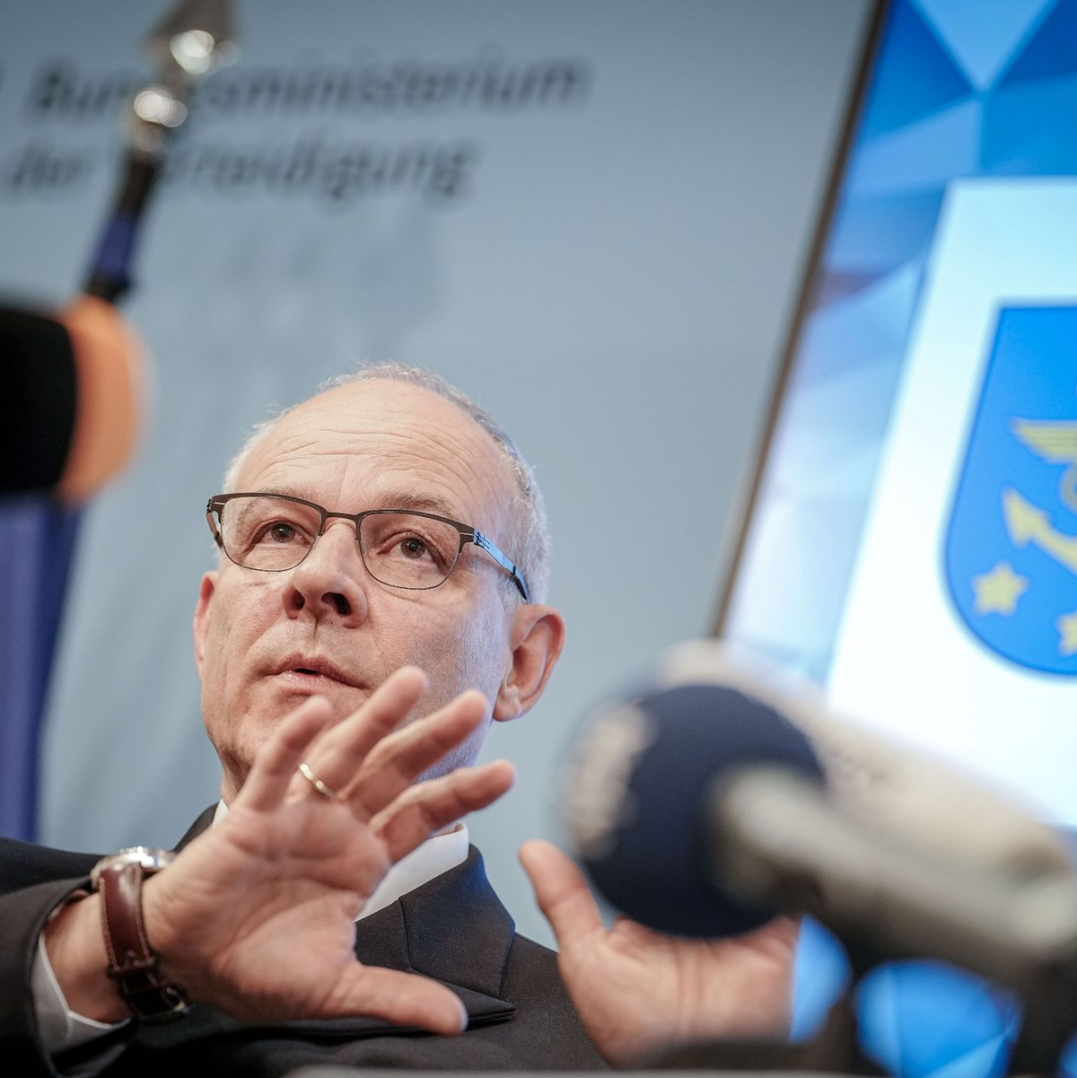 Die Besatzung und der Kommandant hätten bravourös gehandelt, sagt Jan Christian Kaack. - Foto: Kay Nietfeld/dpa