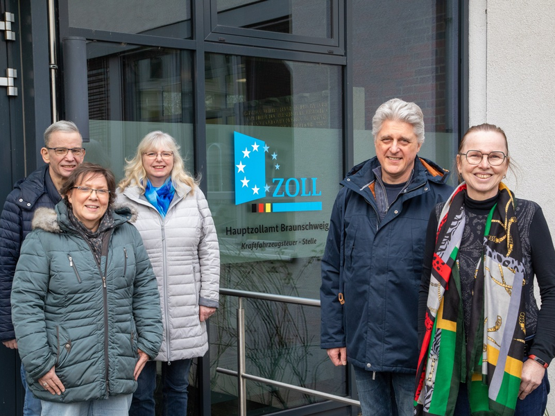 HZA-BS: Herzlichen Glückwunsch! 10 Jahre Kraftfahrzeugsteuer beim Hauptzollamt Braunschweig - Foto: presseportal.de
