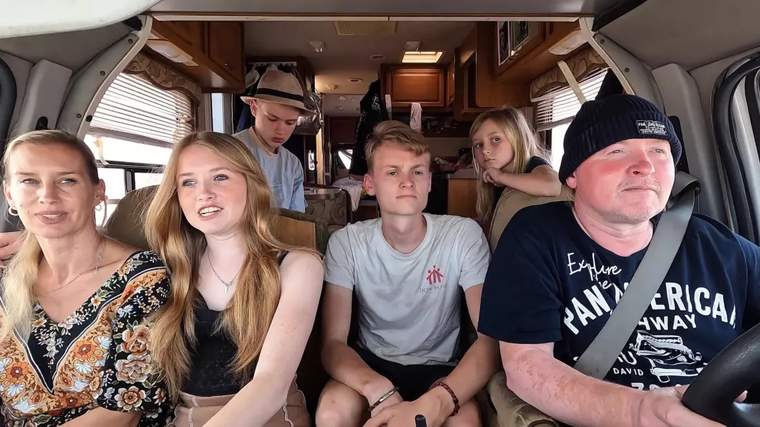 Joey Kelly und Familie - Roadtrip Panamericana: Unruhen in Peru - schaffen es die Kellys aus dem Land? - Bild: presseportal.de