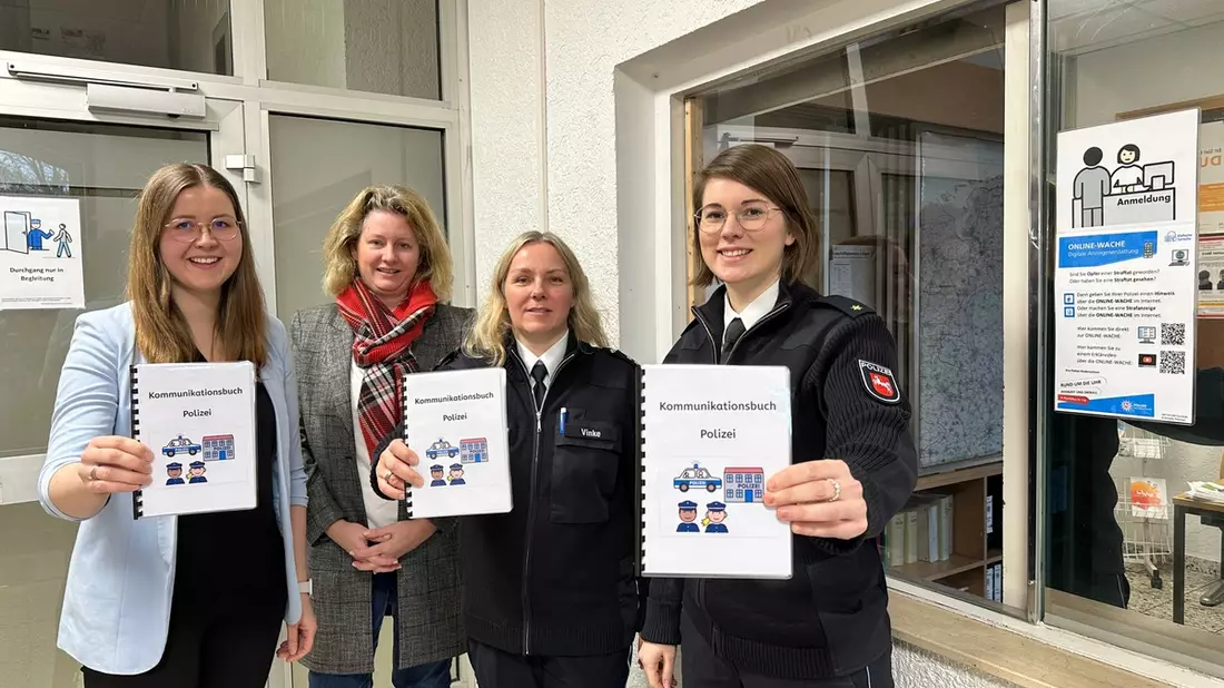 POL-EL: Papenburg - Kommunikationshandbuch gemeinsam entwickelt - Gemeinsame Pressemitteilung von St. Lukas Leben erleben und der Polizeiinspektion Emsland/Grafschaft Bentheim - Bild: presseportal.de