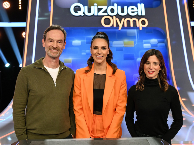TV-Lieblinge gegen den Quizduell-Olymp: Aylin Tezel und Jörg Hartmann bei Esther Sedlaczek / Quizduell-Olymp am Freitag, 16. Februar, 18:50 Uhr im Ersten - Foto: presseportal.de