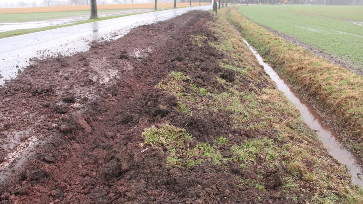 POL-MI: Unbekannter Fahrzeugführer verwüstet Fahrbahn und flüchtet - Foto: presseportal.de