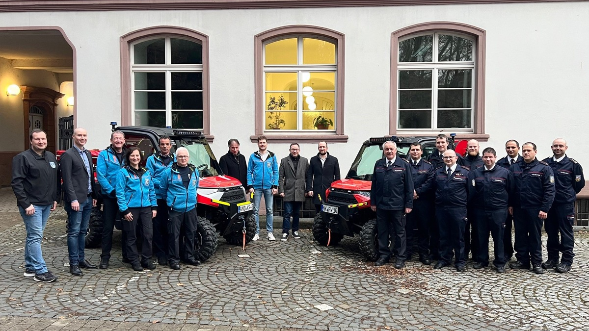FW LK Neunkirchen: Gemeinsam stark im Katastrophenschutz: Übergabe eines vielseitigen Einsatzfahrzeuges an die Feuerwehr Illingen - Foto: presseportal.de