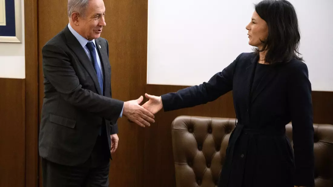 Bundesaußenministerin Annalena Baerbock wird in Jerusalem von Ministerpräsident Benjamin Netanjahu empfangen. - Bild: Bernd von Jutrczenka/dpa