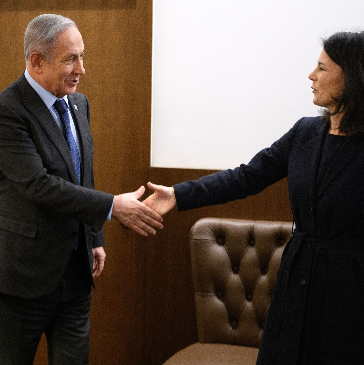 Bundesaußenministerin Annalena Baerbock wird in Jerusalem von Ministerpräsident Benjamin Netanjahu empfangen. - Foto: Bernd von Jutrczenka/dpa