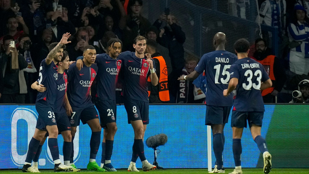 Brachte PSG gegen Real Sociedad in Führung: Kylian Mbappé (3.v.l). - Foto: Christophe Ena/AP/dpa