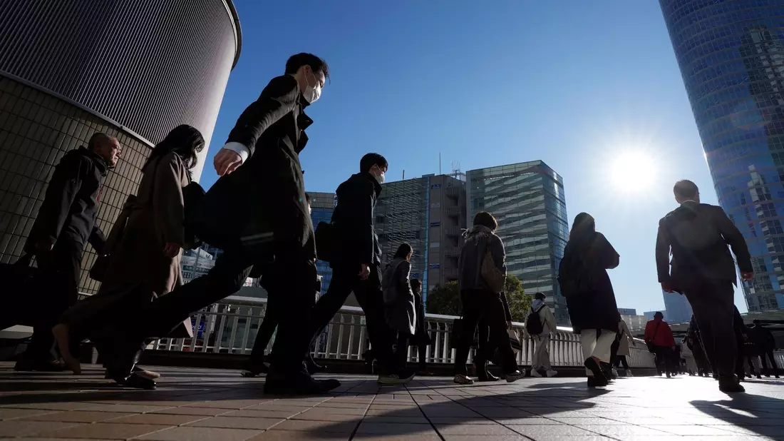 Der private Verbrauch, der in Japan zu mehr als die Hälfte zur Wirtschaftskraft beiträgt, ging um 0,2 Prozent zurück. - Bild: Eugene Hoshiko/AP/dpa