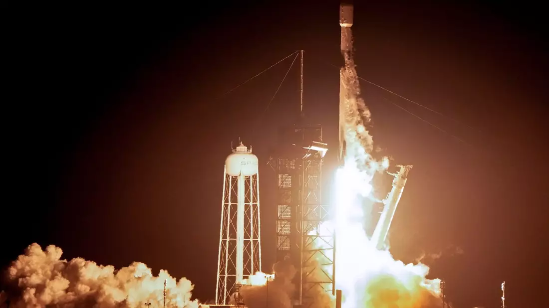Der Lander «Nova-C» der US-Firma Intuitive Machines startet vom Weltraumbahnhof Cape Canaveral im US-Bundesstaat Florida. - Bild: John Raoux/AP/dpa