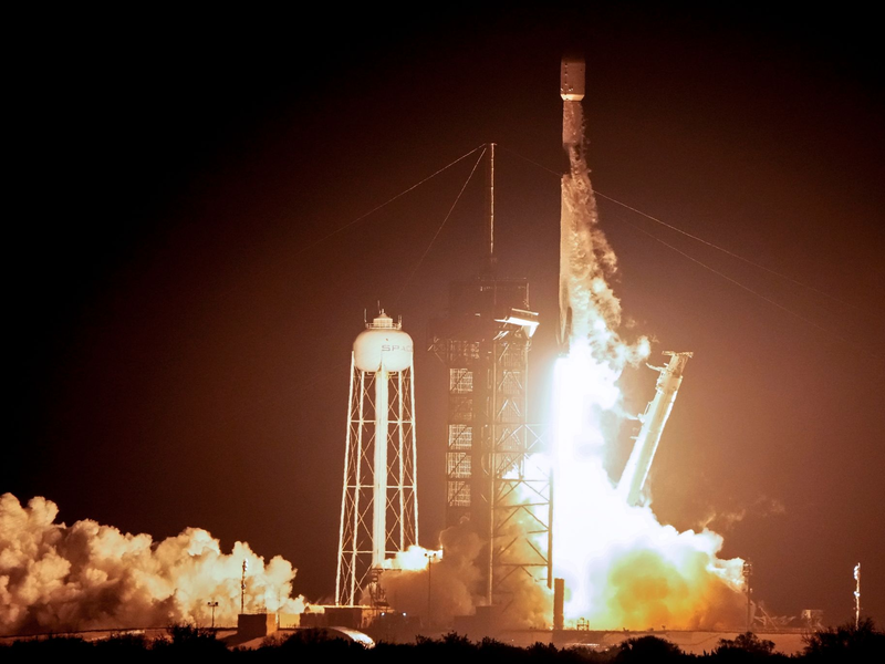 Der Lander «Nova-C» der US-Firma Intuitive Machines startet vom Weltraumbahnhof Cape Canaveral im US-Bundesstaat Florida. - Foto: John Raoux/AP/dpa