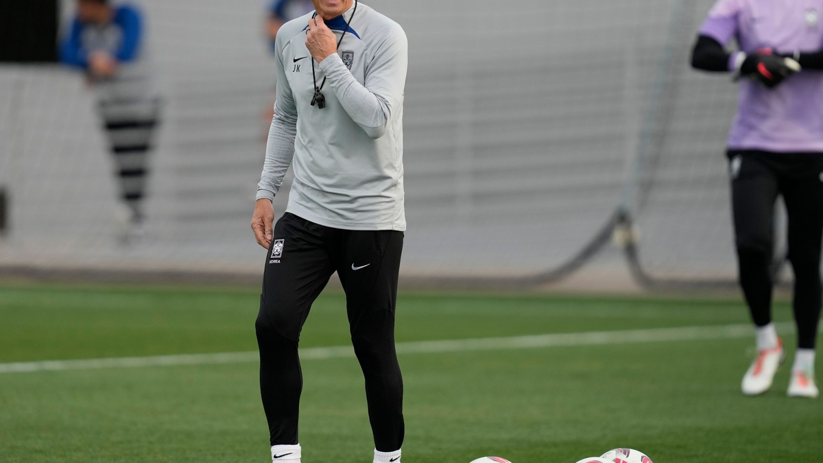 Hatte erst vor einem Jahr den Posten als Nationaltrainer von Südkorea übernommen: Jürgen Klinsmann. - Foto: Thanassis Stavrakis/AP/dpa