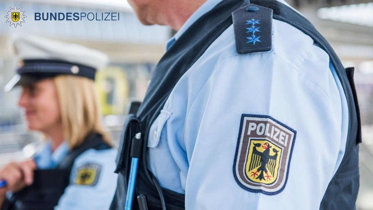 Bundespolizeidirektion München: Verwendung von Kennzeichen verfassungswidriger Organisationen - Exhibitionistische Handlungen - Foto: presseportal.de