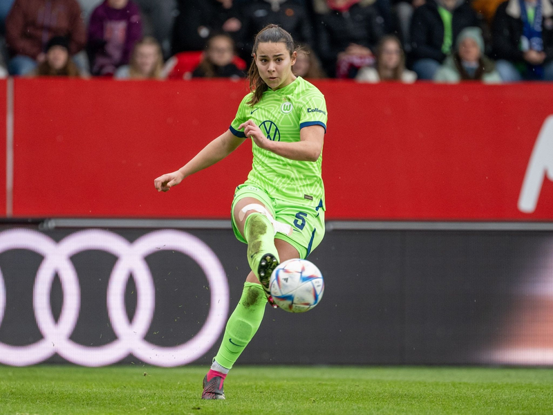 Eine der besten und populärsten deutschen Fußballerinnen: Lena Oberdorf. - Foto: Christian Kolbert/Bildagentur Kolbert/dpa