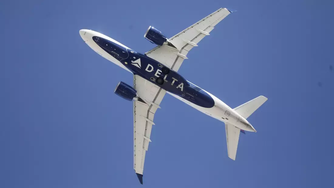 Das Flugzeug ist zurückgekehrt und zur Reinigung außer Betrieb genommen worden. (Symbolbild) - Bild: Rick Bowmer/AP/dpa