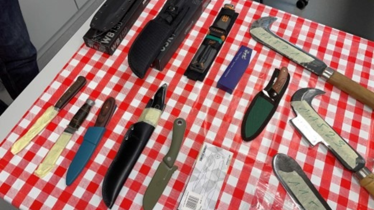 LKA-HE: Gemeinsame Aktion zur Bekämpfung der Politisch motivierten Kriminalität (PMK) - rechts - Zehn Durchsuchungsbeschlüsse vollstreckt und Beweismittel sichergestellt - Foto: presseportal.de