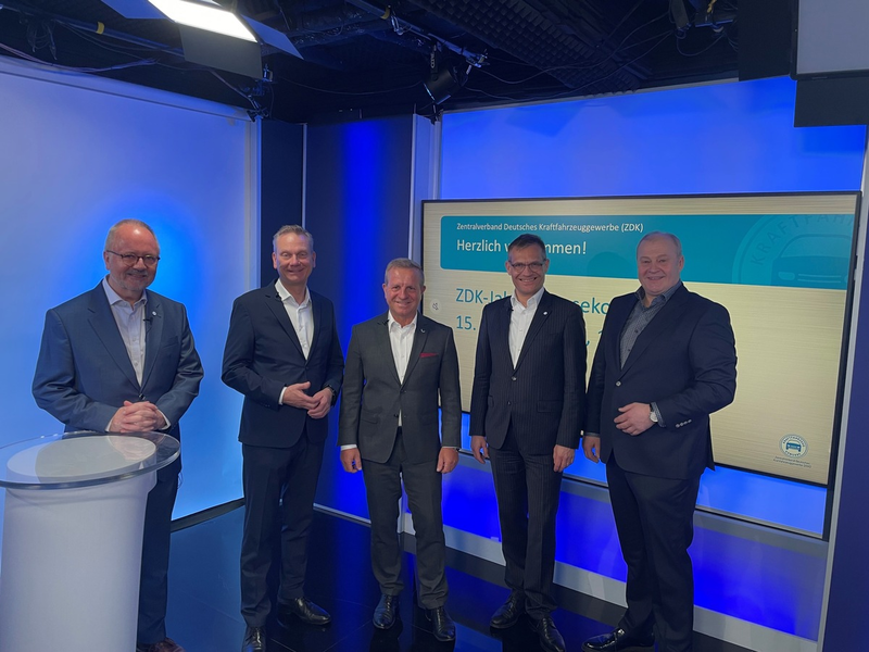 Kfz-Gewerbe: Umsatz wächst auf 207,3 Mrd. Euro / Um 50 % rückläufige Bestellungen von E-Autos im Januar, kaum Besserung in Sicht für das Gesamtjahr 2024 - starkes Servicegeschäft / mehr Auszubildende - Foto: presseportal.de