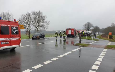 POL-WHV: Verkehrsunfall in Bockhorn mit verletzten Personen - Beide Pkw mussten abgeschleppt werden - Foto: presseportal.de