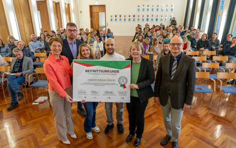 Das Hansa-Berufskolleg MĂŒnster tritt fĂŒr den Schutz und die Sicherheit seiner LehrkrĂ€fte und aller am Schulleben Beteiligten dem PrĂ€ventionsnetzwerk #sicherimDienst bei - Foto: presseportal.de Das Hansa-Berufskolleg MĂŒnster tritt fĂŒr den Schutz und die Sicherheit seiner LehrkrĂ€fte und aller am Schulleben Beteiligten dem PrĂ€ventionsnetzwerk #sicherimDienst bei - Foto: presseportal.de