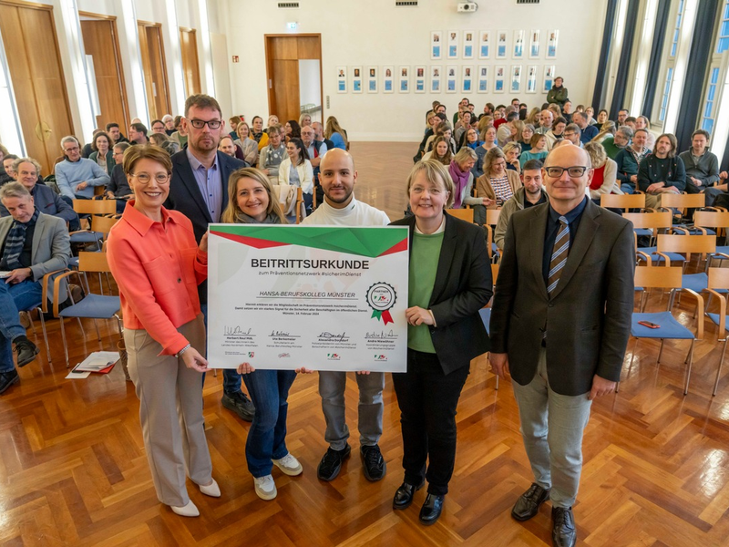 Das Hansa-Berufskolleg Münster tritt für den Schutz und die Sicherheit seiner Lehrkräfte und aller am Schulleben Beteiligten dem Präventionsnetzwerk #sicherimDienst bei - Foto: presseportal.de