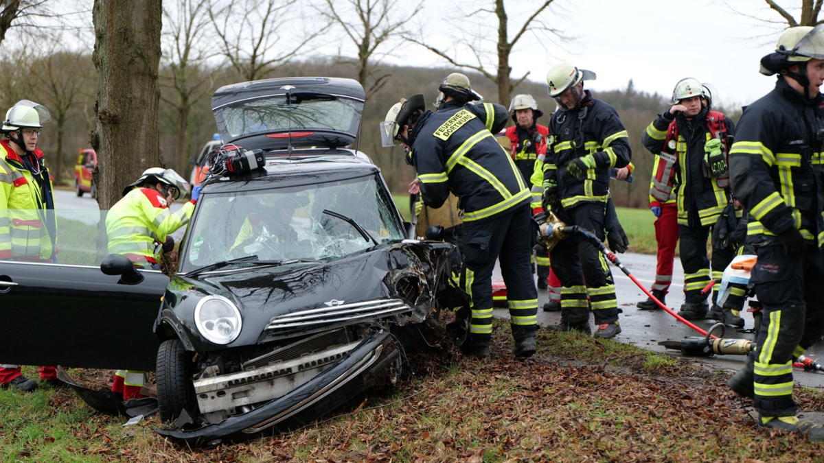 FW-DO: Schwerer Verkehrsunfall in Holzen - Foto: presseportal.de