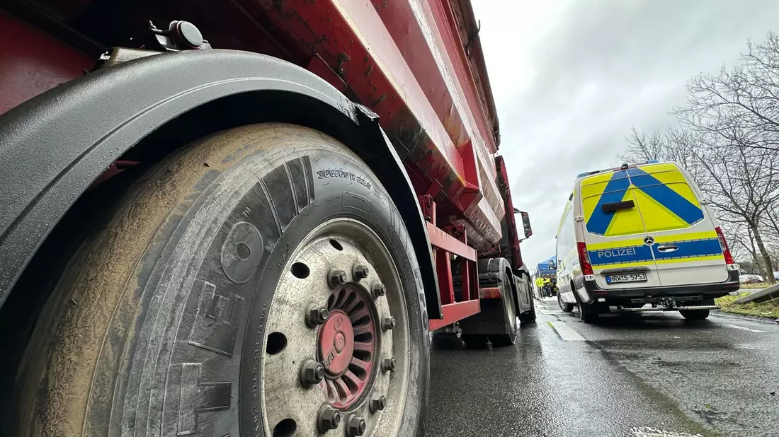 POL-DO: Großkontrolle in Dortmund-Mengede für das #LEBEN: 378 Fahrzeuge im Güterverkehr überprüft - Bild: presseportal.de