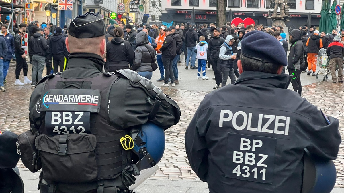 BPOL-HH: 1/2: Anreisephase: Europa League in Hamburg - Einsatz der Bundespolizei zur Fußball-Begegnung FK Schachtar Donezk - Olympique Marseille - Foto: presseportal.de