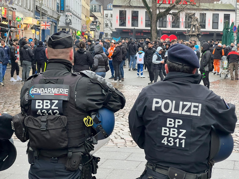 BPOL-HH: 1/2: Anreisephase: Europa League in Hamburg - Einsatz der Bundespolizei zur Fußball-Begegnung FK Schachtar Donezk - Olympique Marseille - Foto: presseportal.de