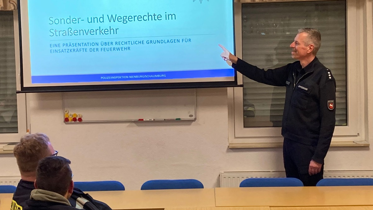 POL-NI: Informationsabend für die Feuerwehr zu Sonder-und Wegerechten - Foto: presseportal.de