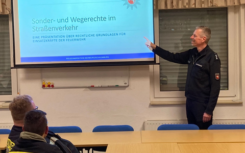 POL-NI: Informationsabend für die Feuerwehr zu Sonder-und Wegerechten - Foto: presseportal.de