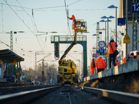 Ab diesem Montag (15. Juli) wird die Bahnstrecke zwischen Mannheim und Frankfurt für Bauarbeiten voll gesperrt. (Archivbild) - Foto: Andreas Arnold/dpa