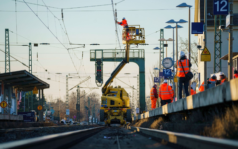 Ab diesem Montag (15. Juli) wird die Bahnstrecke zwischen Mannheim und Frankfurt für Bauarbeiten voll gesperrt. (Archivbild) - Foto: Andreas Arnold/dpa Ab diesem Montag (15. Juli) wird die Bahnstrecke zwischen Mannheim und Frankfurt für Bauarbeiten voll gesperrt. (Archivbild) - Foto: Andreas Arnold/dpa