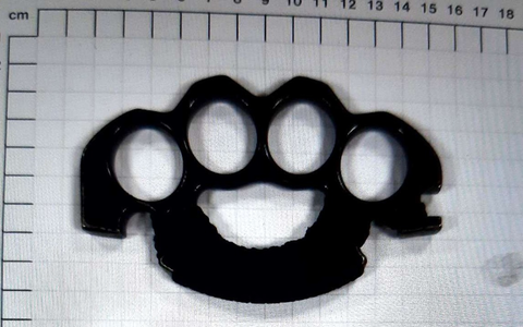 BPOL NRW: Ohne Ticket - Bundespolizei stellt Jugendlichen mit Schlagring - Foto: presseportal.de