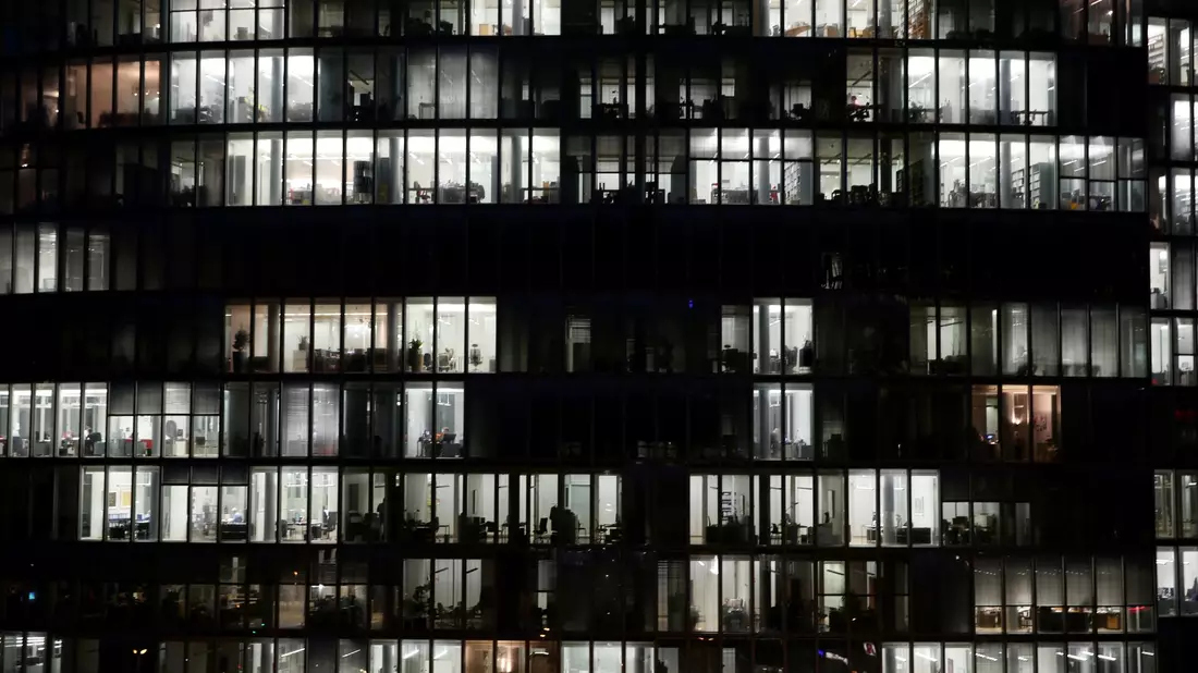 Ende 2023 waren so viele Menschen in Deutschland erwerbstätig wie noch nie, im Vergleich zu anderen Ländern im Euroraum fällt das Wachstum allerdings eher gering aus. - Bild: Martin Gerten/dpa