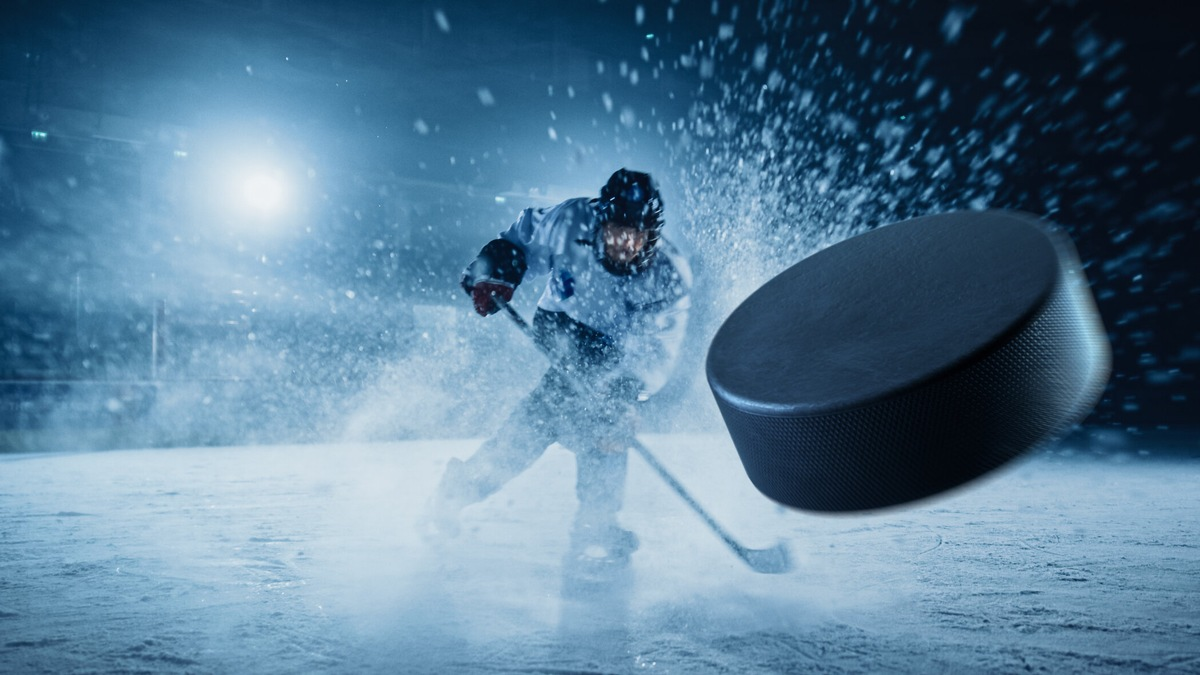 New York, New York: Die NHL startet am Sonntag mit spektakulärem Derby auf ProSieben MAXX - Foto: ProSieben MAXX/Adobe Stock/Gorodenkoff, presseportal.de