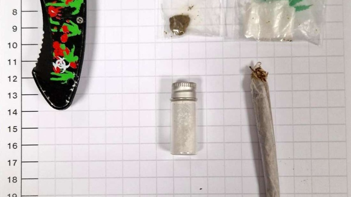 BPOL NRW: Auf Bewährung - Bundespolizisten stellen Drogen und Messer sicher - Foto: presseportal.de