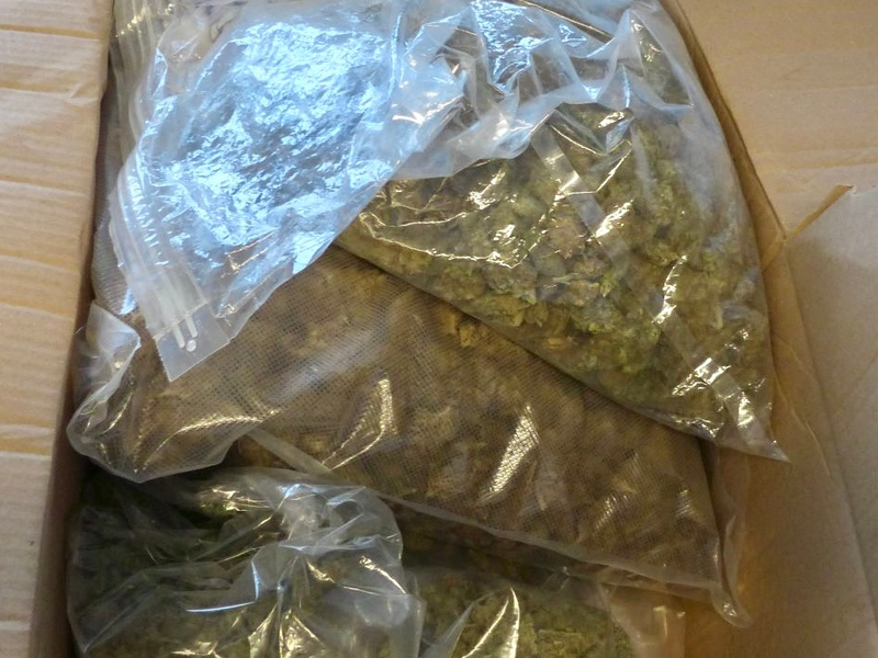 ZOLL-H: Durchsuchungsmaßnahmen in Bremen: Zollfahndungsamt Hannover stellt 5 Kilogramm Marihuana und 300 Gramm Haschisch sicher. Reste einer größeren Marihuanaplantage entdeckt. - Foto: presseportal.de
