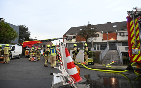 FW Pulheim: Feuer in Sinnersdorf und in Pulheim - Foto: presseportal.de