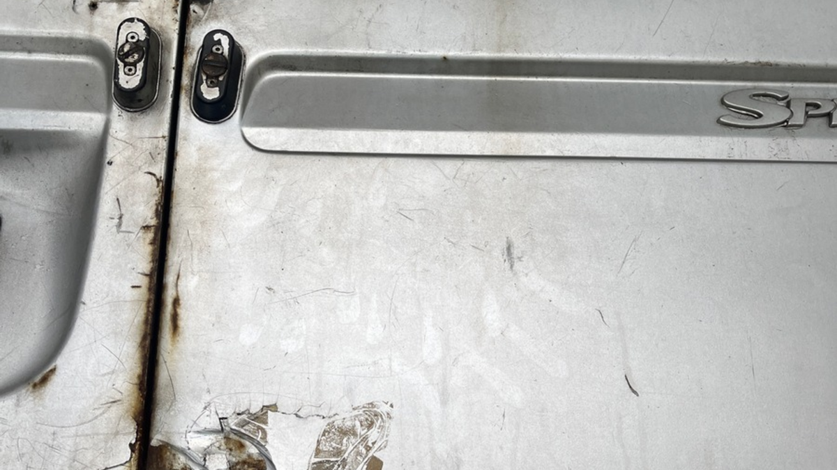 POL-UN: Schwerte - Verrostetes Schrottsammlerfahrzeug aus dem Verkehr gezogen - Foto: presseportal.de