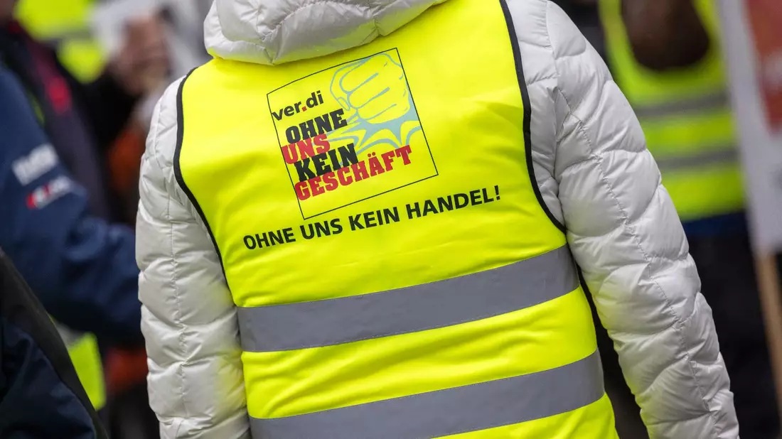 Bis Ostern will Verdi mit mehreren Aktionswochen den Druck auf die Arbeitgeber erhöhen. - Bild: Thomas Banneyer/dpa